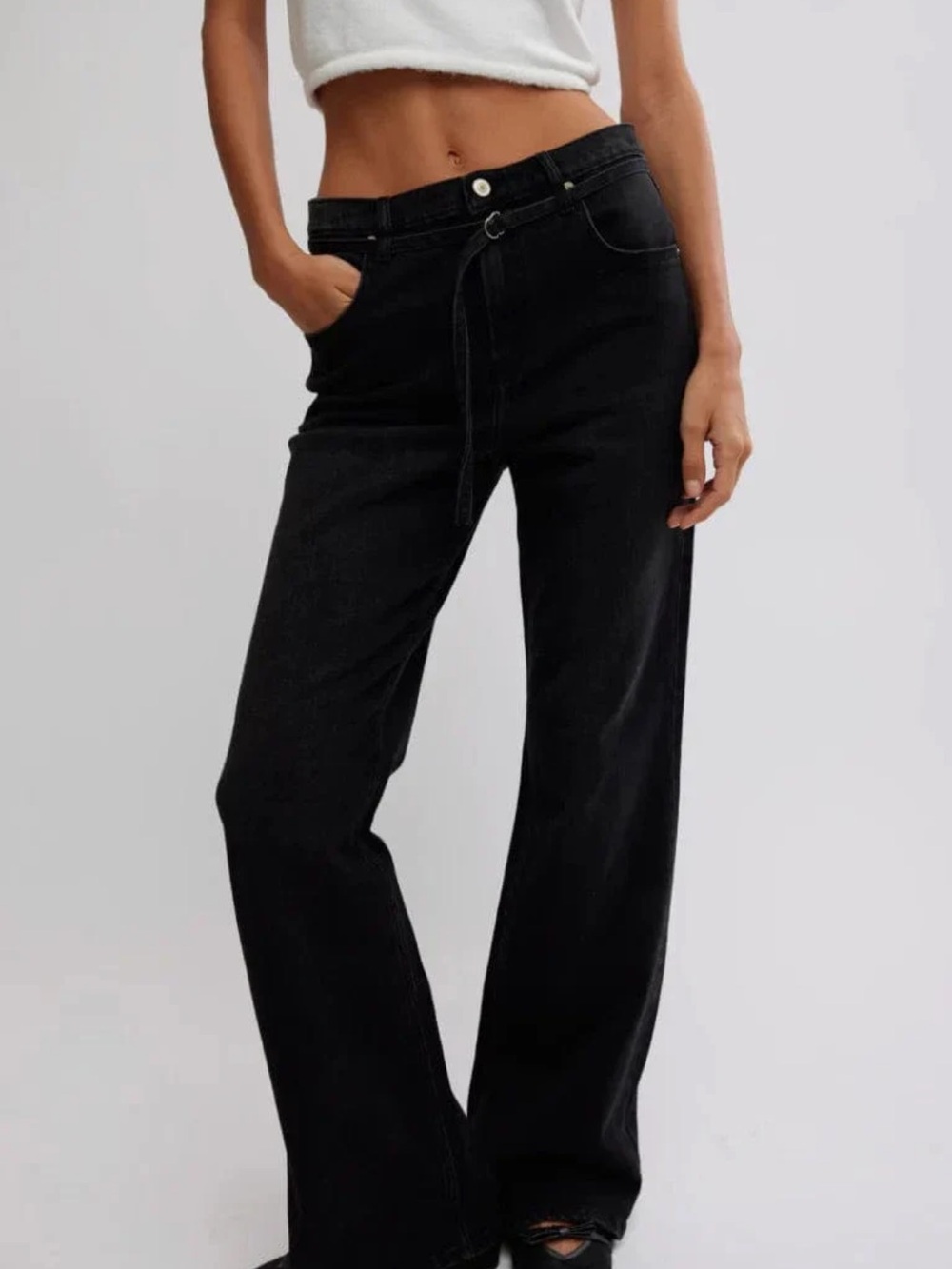 Free People belted jeans. Woman’s size 26.